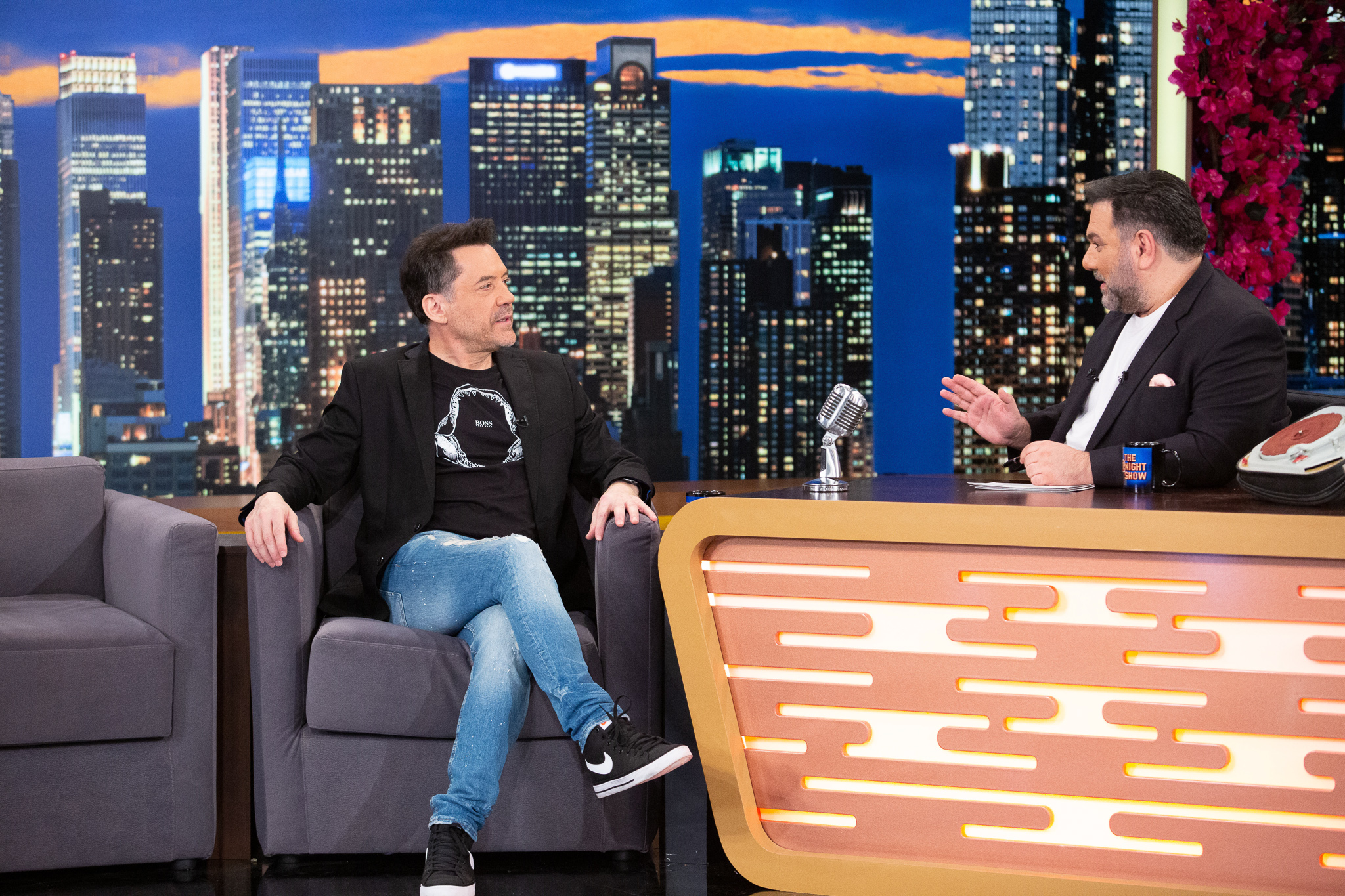 Θάνος Καλλίρης και Theo Alexander απόψε στο “The 2night Show”