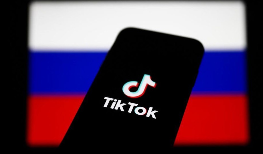 Το TikTok αναστέλλει τη δυνατότητα ανάρτησης βίντεο από τη Ρωσία