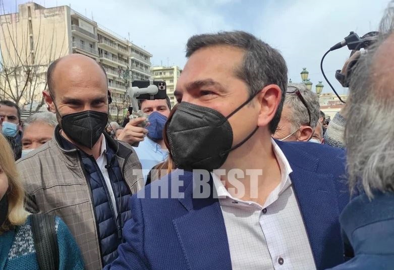 Αλέξης Τσίπρας: Θερμή υποδοχή στην Πάτρα – Τα συνθήματα και η συνομιλία με πολίτες και εμπόρους