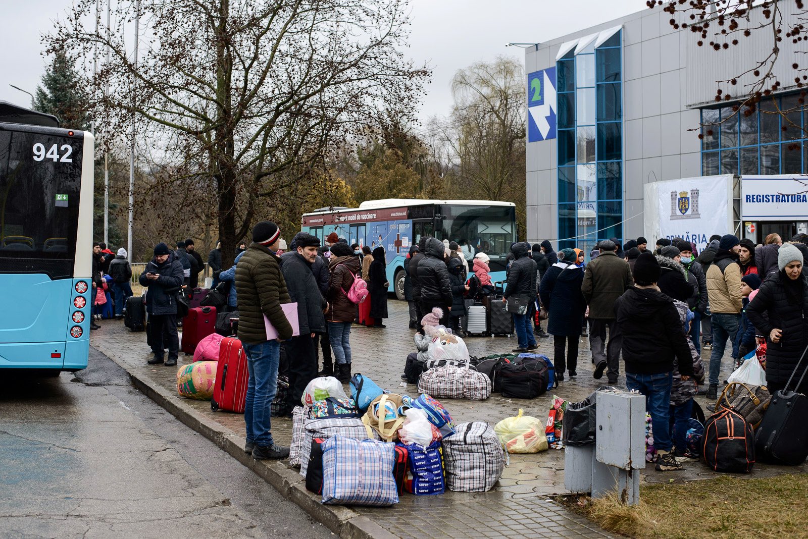 Ουκρανία: Συγκλονίζει το δράμα των προσφύγων που εγκαταλείπουν κατά χιλιάδες τη χώρα – BINTEO