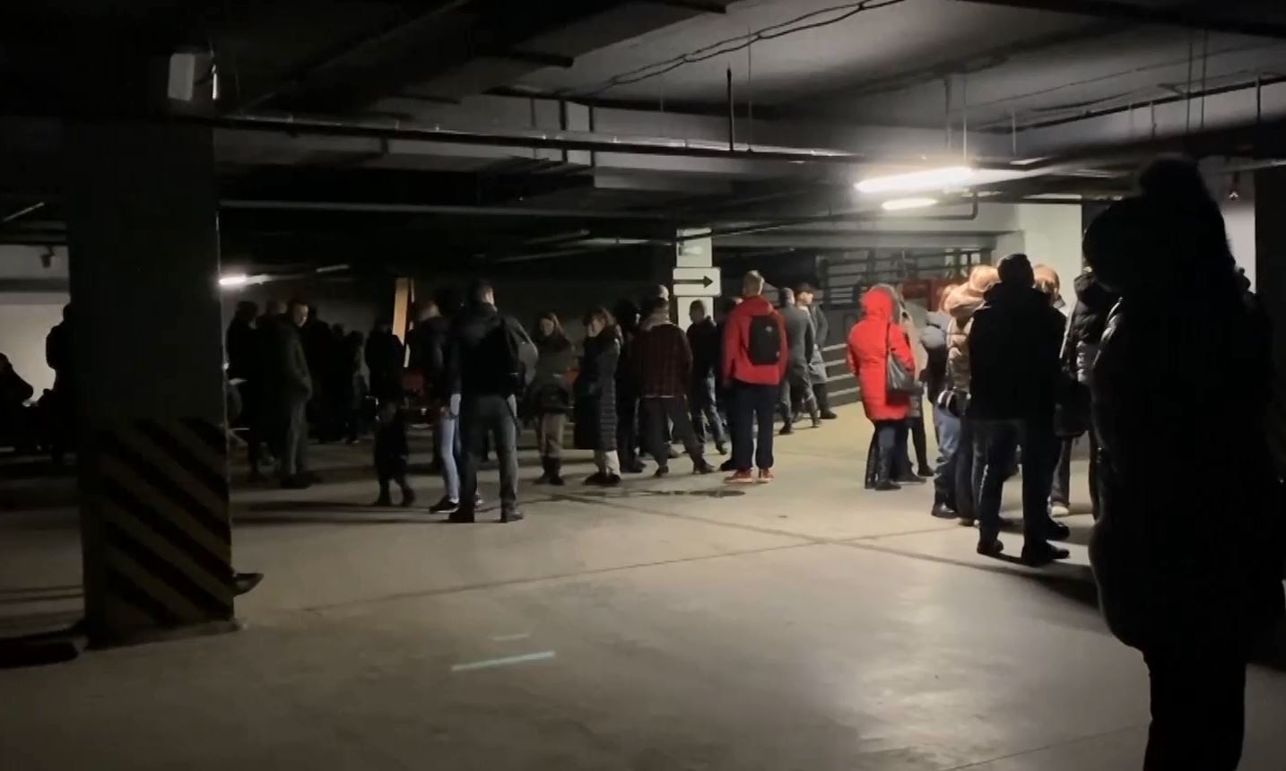 Ουκρανία: Πολίτες στην Οδησσό βρήκαν καταφύγιο σε υπόγειο πάρκινγκ εμπορικού κέντρου