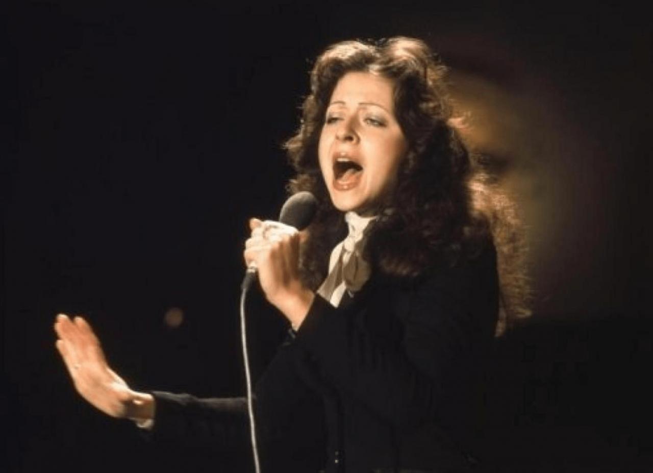 Βίκυ Λέανδρος: 50 χρόνια από το θρυλικό “Après toi” της Eurovision