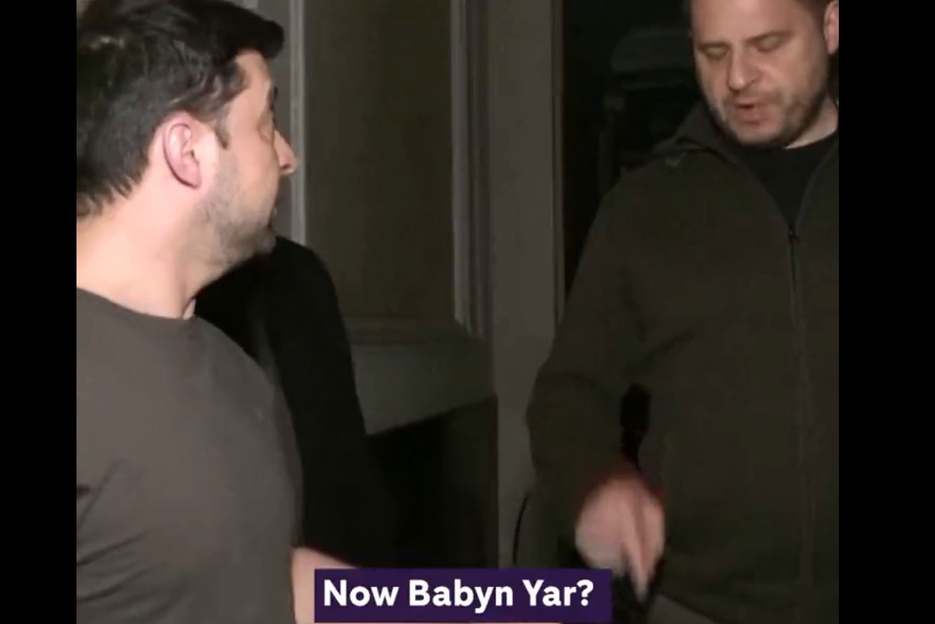 Ζελένσκι: Η στιγμή που μαθαίνει για τον βομβαρδισμό του πύργου τηλεπικοινωνιών – «Αυτή είναι η Ρωσία» – ΒΙΝΤΕΟ