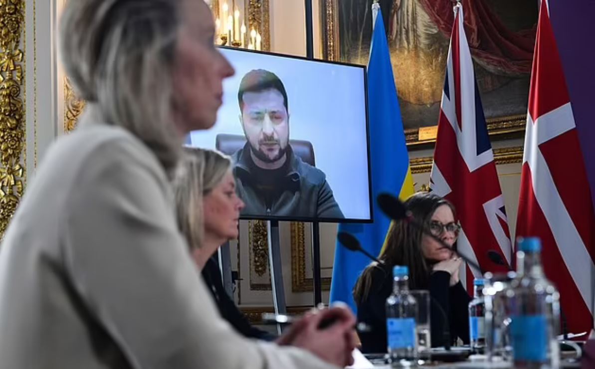 Βολοντίμιρ Ζελένσκι: Το ΝΑΤΟ μοιάζει υπνωτισμένο από τη ρωσική επίθεση – Η έκκληση για εγγυήσεις ασφαλείας