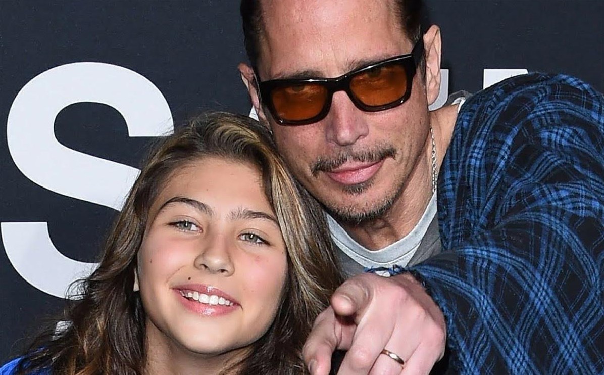 Η κόρη του Chris Cornell τραγουδάει το “Nothing Compares 2 U” στη μνήμη του πατέρα της