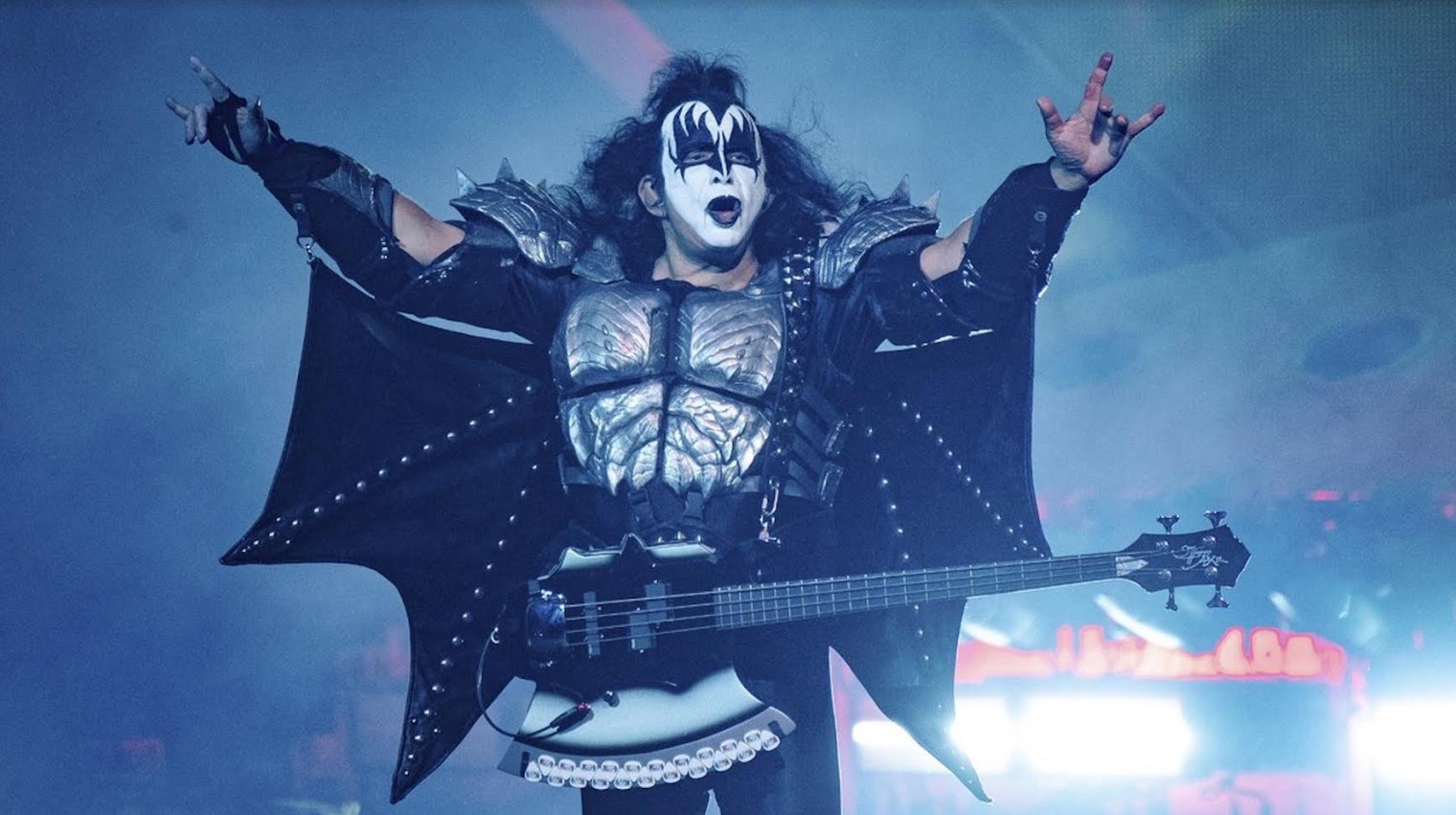 Ο αρχηγός των KISS εξηγεί γιατί η Beyoncé θα έπεφτε κάτω αν εμφανιζόταν με τη δική του… φορεσιά