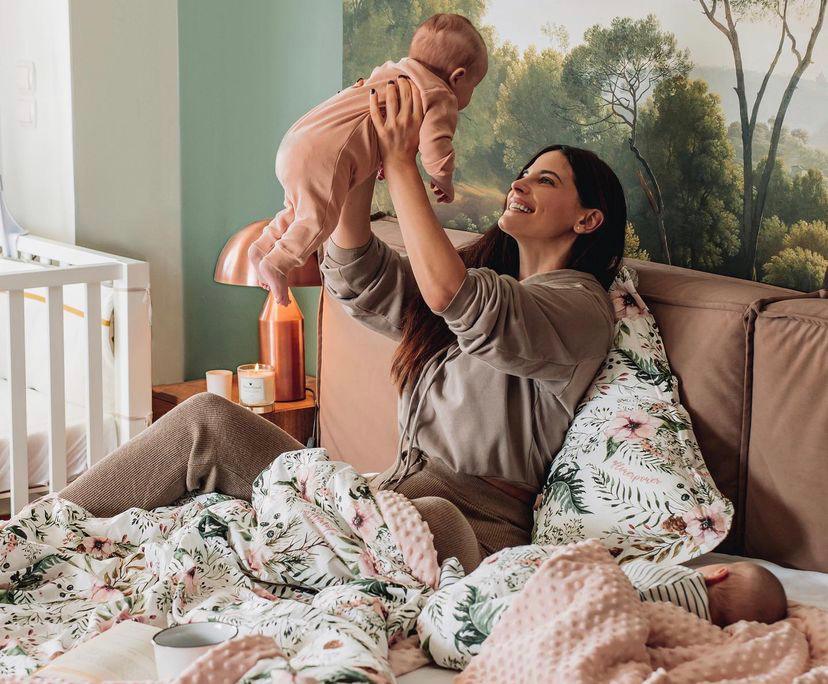 Χριστίνα Μπόμπα: Οι δίδυμες κόρες της κάνουν τα πρώτα τους βήματα – ΒΙΝΤΕΟ