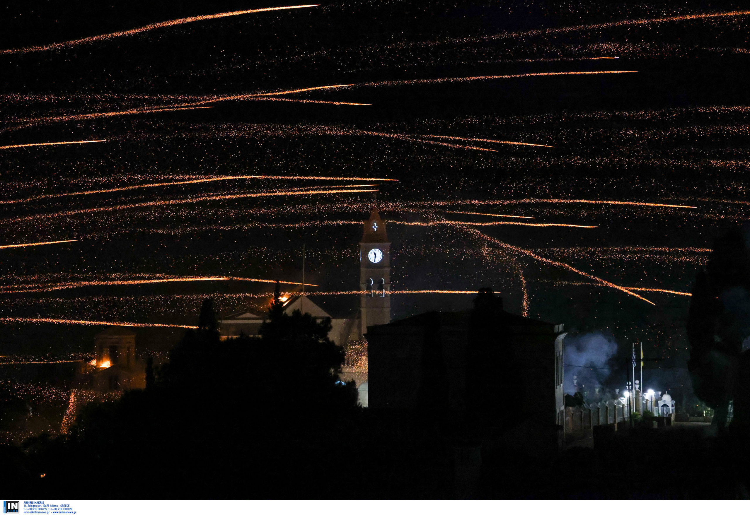 Χίος: Επέστρεψε ο ρουκετοπόλεμος του Βροντάδου – Εντυπωσιακές εικόνες