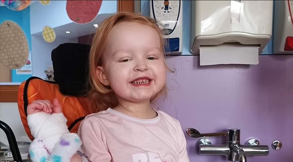 Οξεία ηπατίτιδα σε παιδιά: Μάχη για τη ζωή της έδωσε μία 3χρονη στη Βρετανία