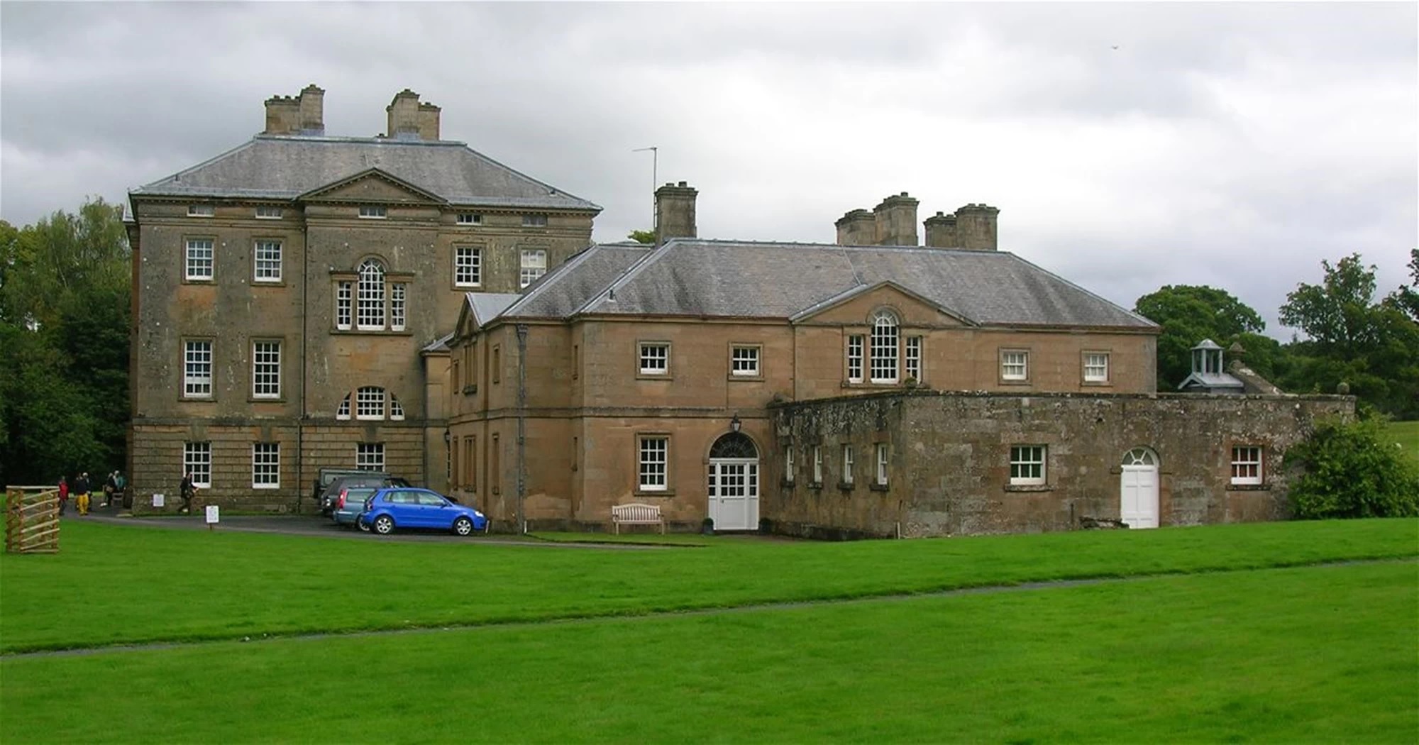 Dumfries House: Η ιστορία πίσω από το επιβλητικό αρχοντικό της Σκωτίας που θα αποτελέσει πρότυπο για την ανάπλαση του Τατοΐου