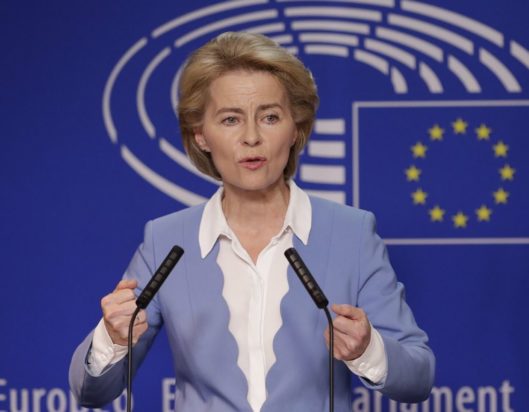 Η πρόεδρος της Κομισιόν Ούρσουλα Φον Ντερ Λάιεν