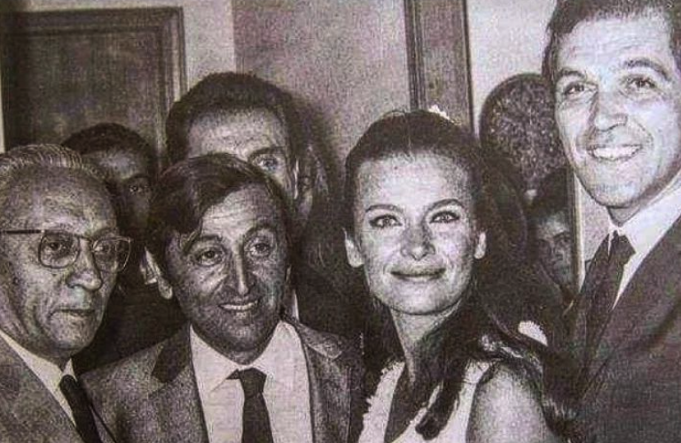 Ένα σπάνιο κλικ από το γαμήλιο πάρτι της Τζένης Καρέζη και του Κώστα Καζάκου