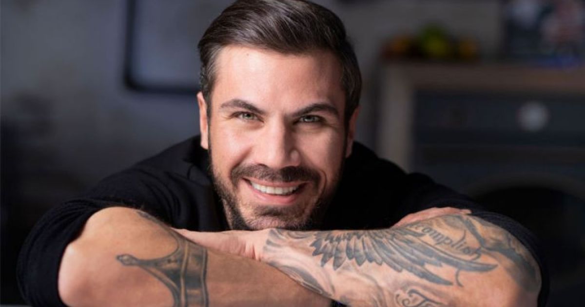 Άκης Πετρετζίκης