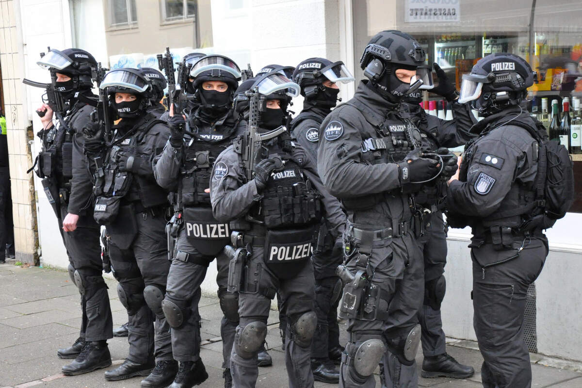 Συναγερμός στη Γερμανία: Δύο νεκροί σε κλιμακοστάσιο πολυκατοικίας στο Αμβούργο