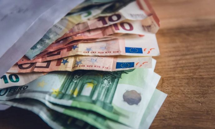 αναδρομικά