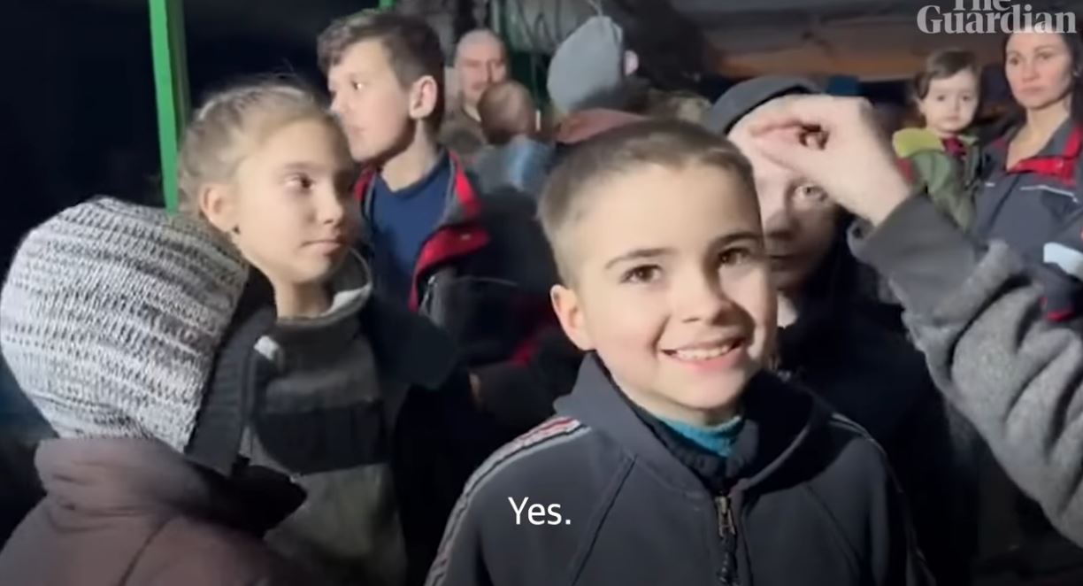 Πόλεμος στην Ουκρανία: Συγκλονιστικό ΒΙΝΤΕΟ με παιδιά από το εργοστάσιο του Azovstal – “Θέλουμε να δούμε τον ήλιο” λένε