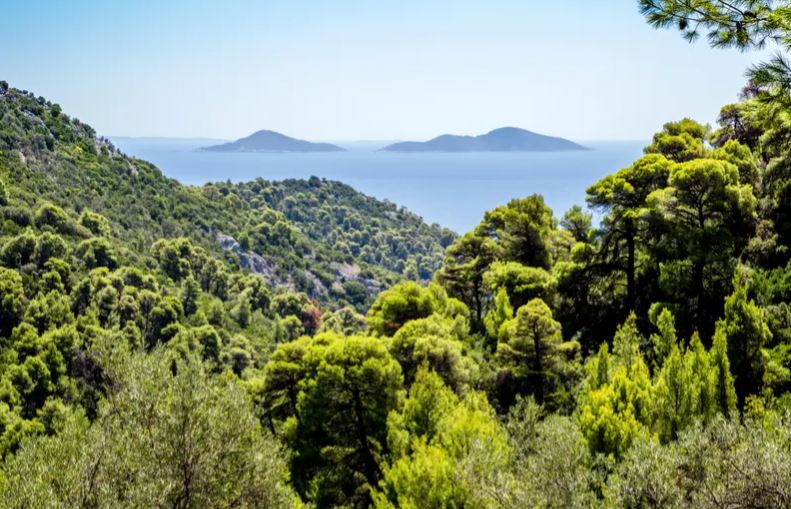 Guardian: Αυτά είναι τα κρυμμένα μυστικά της Ελλάδας για μοναδικές διακοπές