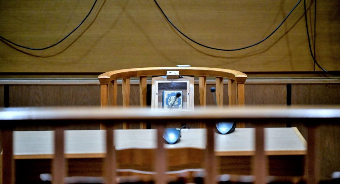 δίκη- λέκτορας