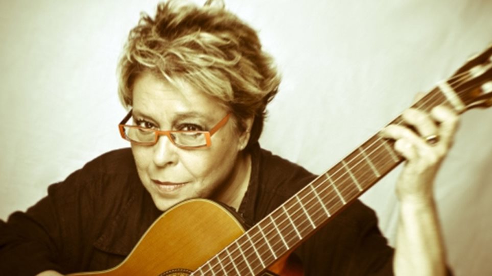 Δήμητρα Γαλάνη: Το ξεκίνημα όταν ήταν 16 ετών – “Ήταν ο πρώτος άνθρωπος που πίστεψε στη φωνή μου”