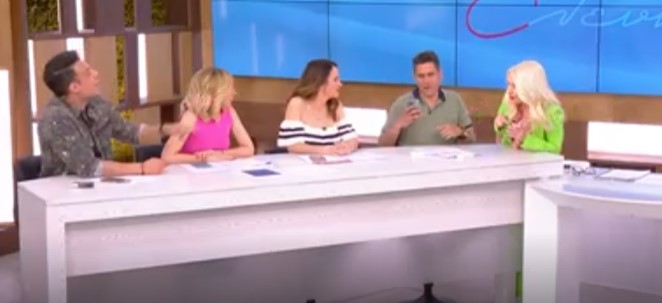 Ελένη Μενεγάκη: Το πείραμα στον αέρα της εκπομπής της και… το “ξεμπρόστιασμα” του Σάββα Πούμπουρα