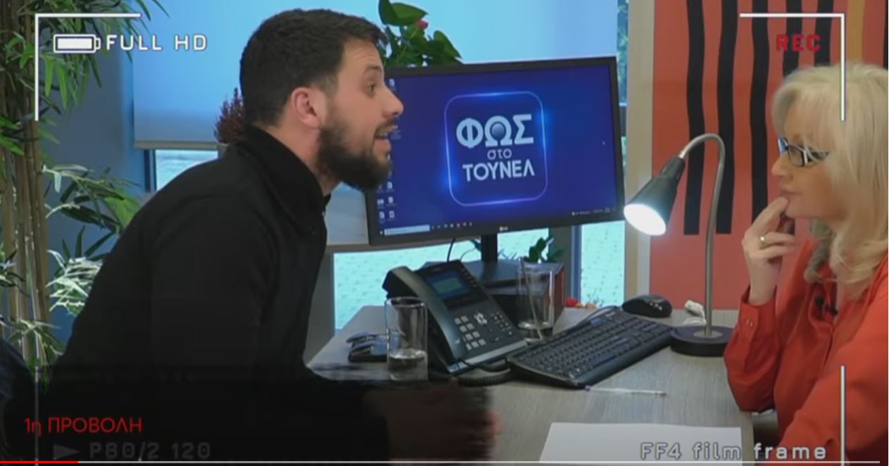 Φως στο Τούνελ: “Ζούσε όμως…” – Νέο τρέιλερ από τη συνέντευξη του Μάνου Δασκαλάκη στην Αγγελική Νικολούλη