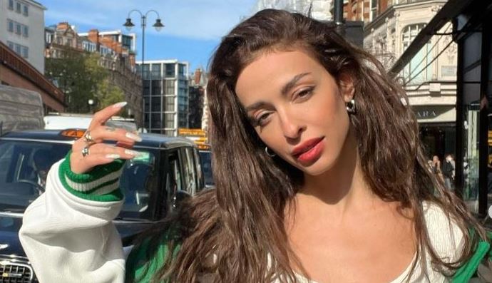 Ελένη Φουρέιρα: Βόλτες στο Λονδίνο με άψογο στυλ