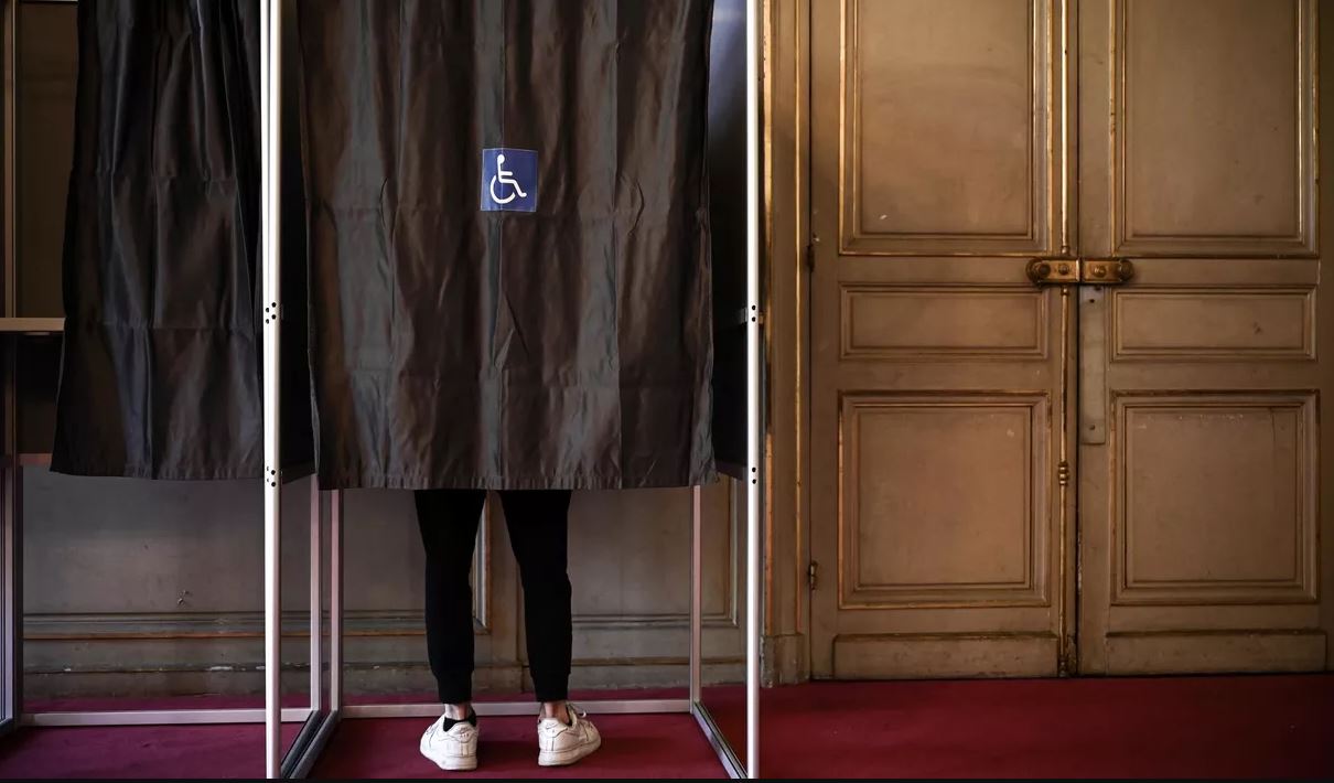 Εκλογές στη Γαλλία: Μειωμένη η προσέλευση στις κάλπες – Στις 21.00 τα πρώτα αποτελέσματα
