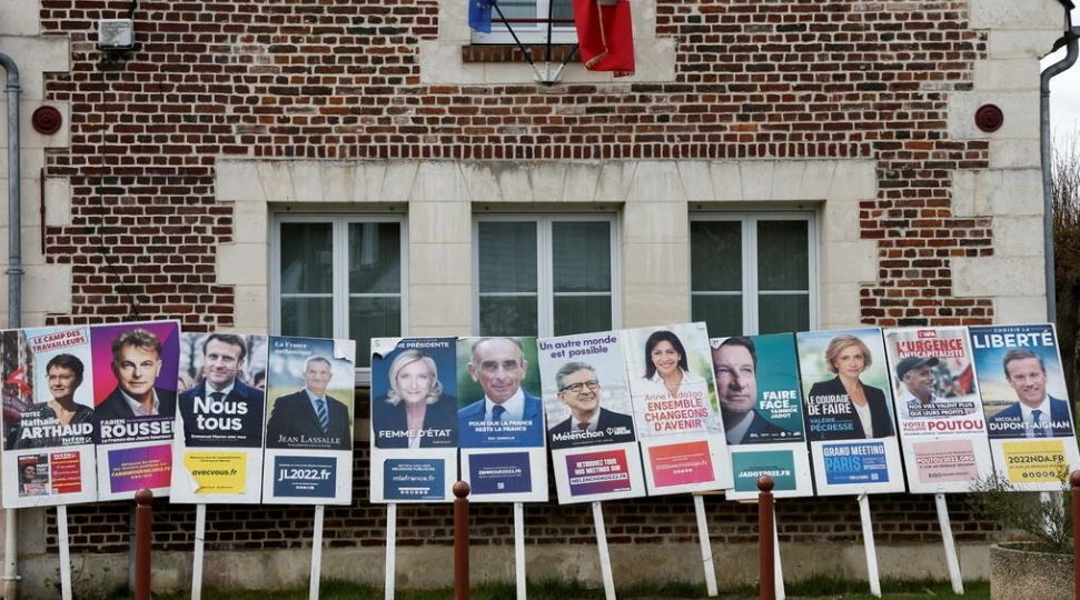 Εκλογές στη Γαλλία: Ανοίγουν οι κάλπες – Μακρόν και Λεπέν τα φαβορί