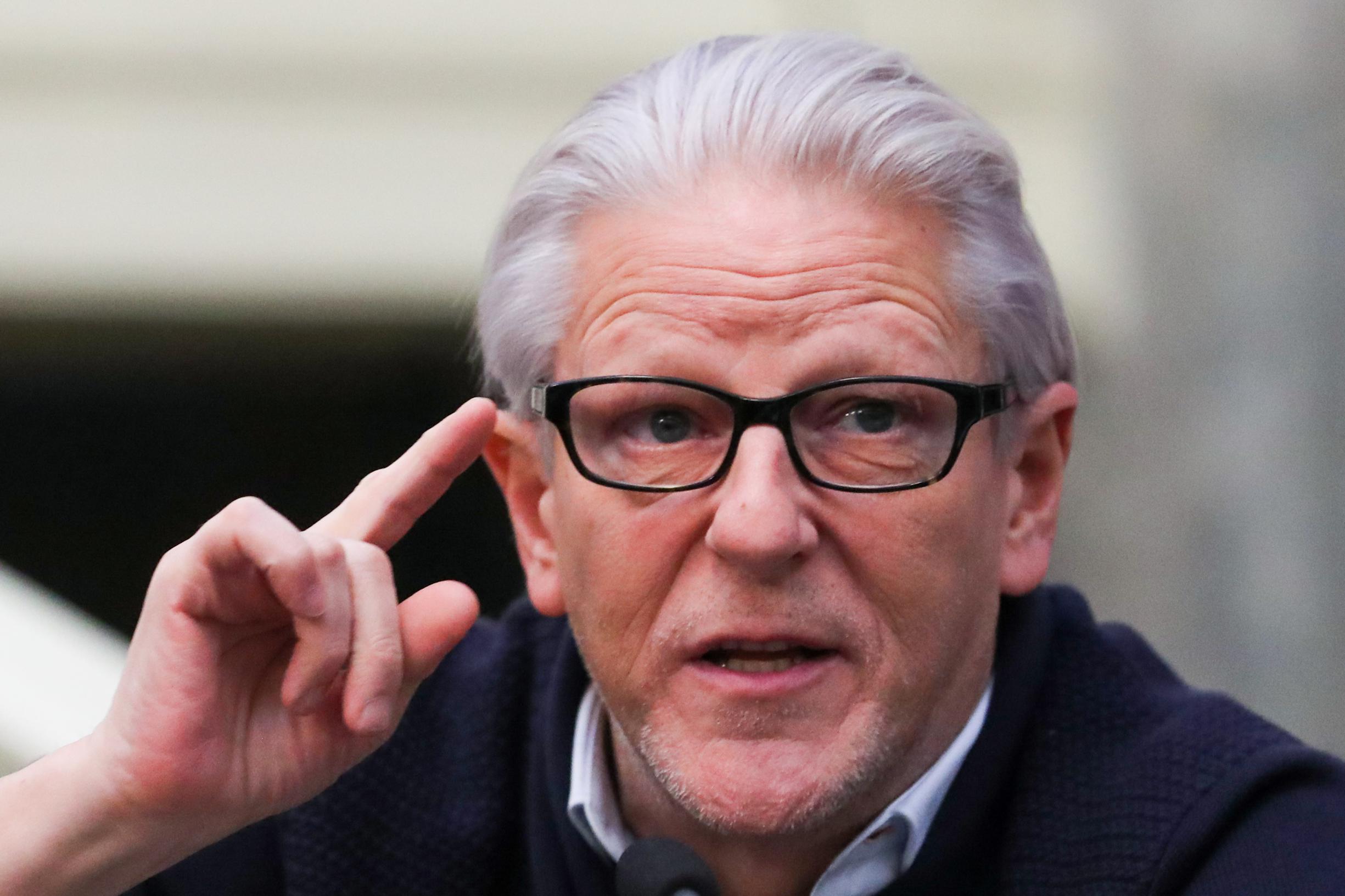 Γιαν Φαμπρ: Καταδικάστηκε σε φυλάκιση 18 μηνών για σεξουαλική παρενόχληση και προσβολή της αιδούς