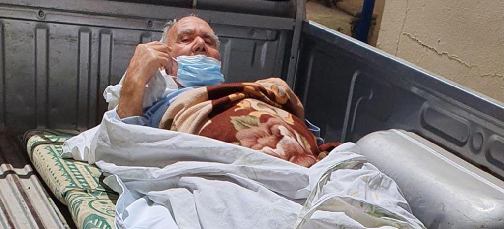 Τριτοκοσμικές εικόνες στην Κρήτη – Μετέφεραν ασθενή σε καρότσα αγροτικού