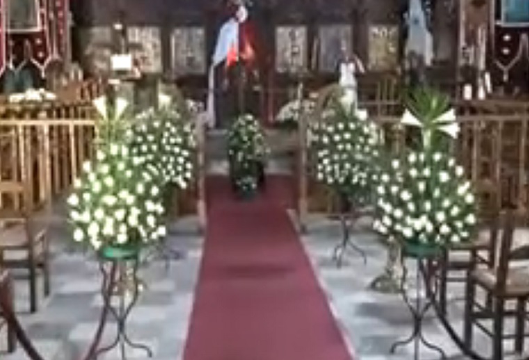 Βαρύ κλίμα στην κηδεία του Γιάννη Σκαφτούρου – Υποβασταζόμενη η μητέρα του