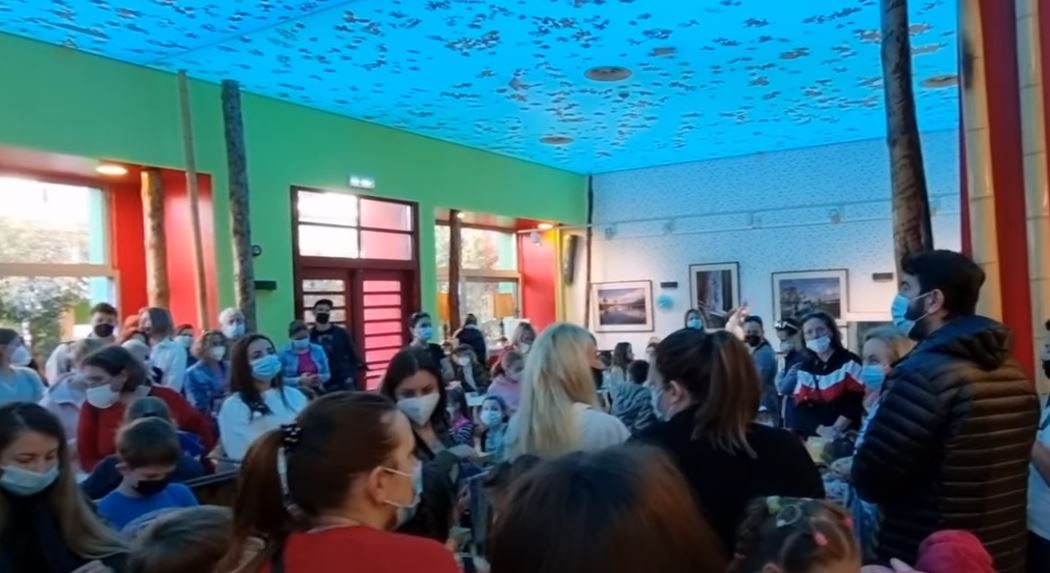 Η Κιβωτός του Κόσμου στο πλευρό των οικογενειών από την Ουκρανία – Τι δήλωσε ο πατήρ Αντώνιος στον Realfm 97,8