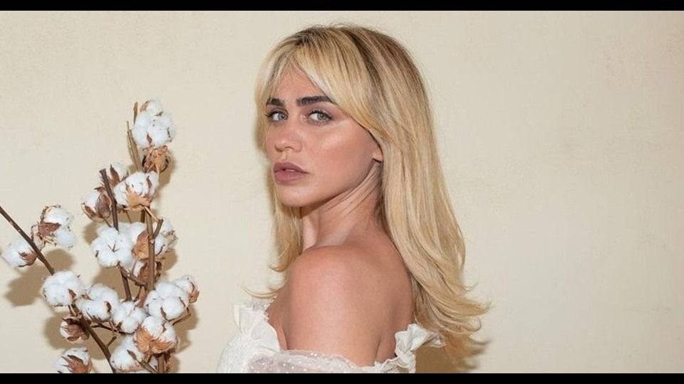 Έγκυος η Κόνι Μεταξά; Η φωτογραφία που φούντωσε τις φήμες