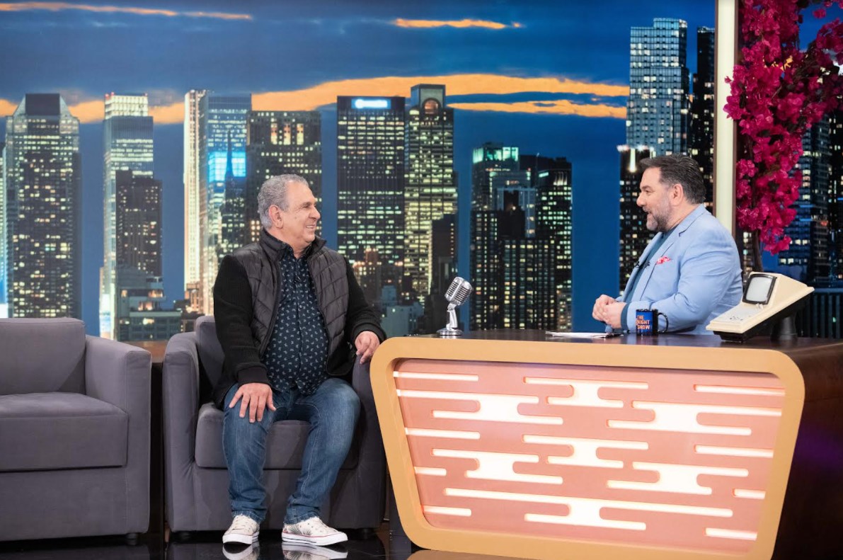 «The 2Night Show»: Καλεσμένος ο Κώστας Καζάκας – Οι «Συμπέθεροι από τα Τίρανα» και η φιλία του με την Ελισάβετ Κωνσταντινίδου