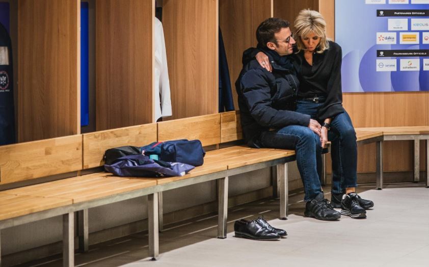 Μακρόν: Το τρυφερό κλικ με την Μπριζίτ