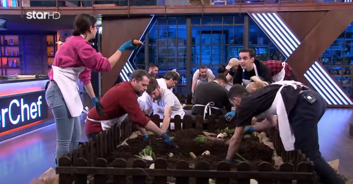 Η “πράσινη” εβδομάδα στο MasterChef ξεκίνησε – Οι παίκτες βρήκαν τα υλικά του Mystery Box… σκάβοντας