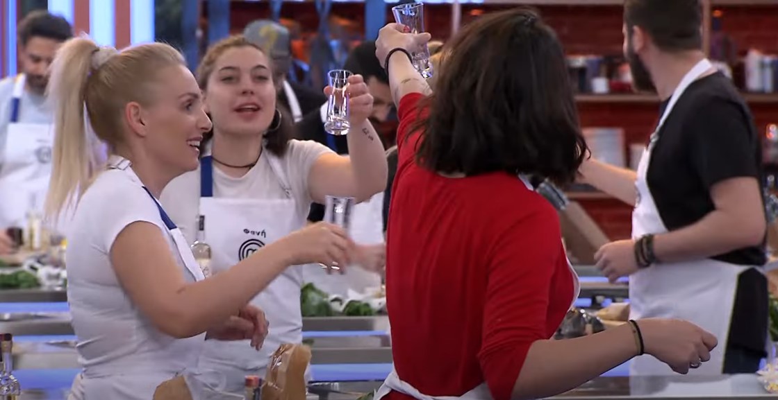 MasterChef: Oι διαγωνιζόμενοι το έριξαν… στα τσίπουρα – ΒΙΝΤΕΟ