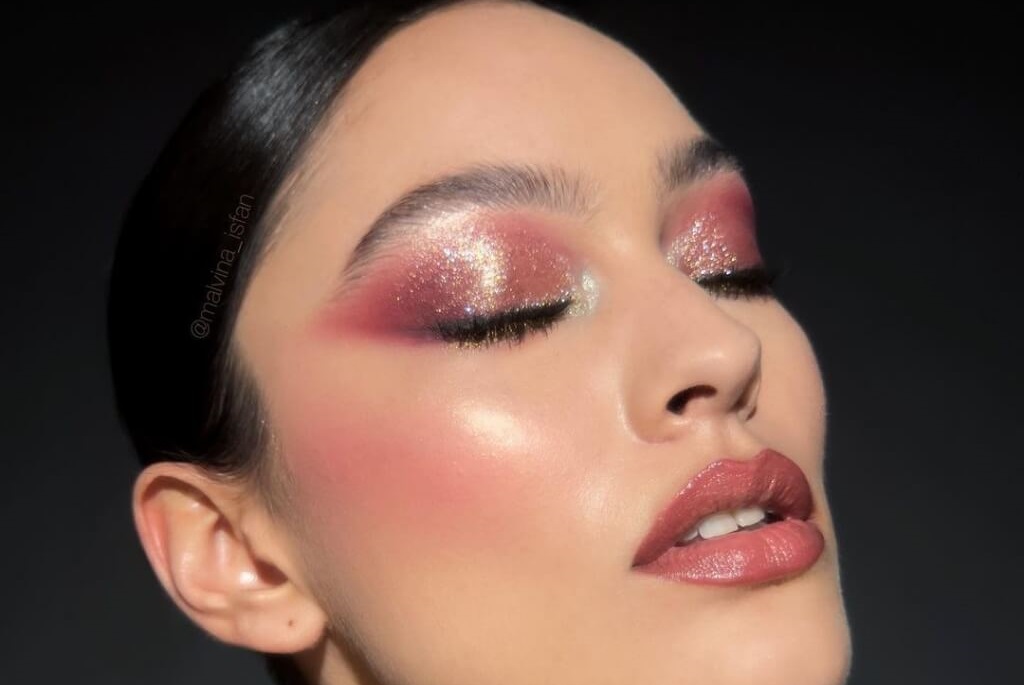 To μονοχρωματικό μακιγιάζ ήρθε για να μείνει