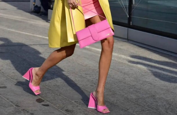 Mules: Πώς να φορέσετε το hit της άνοιξης από το πρωί ως το βράδυ