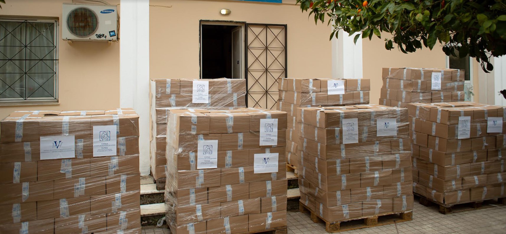 Μια μεγάλη αγκαλιά αγάπης για τους συνανθρώπους μας άνοιξαν η «Ελπίδα» και το ίδρυμα «Μαριάννα Β. Βαρδινογιάννη»