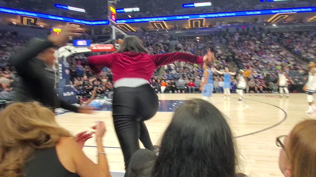 NBA: Ντύθηκε… διαιτητής και εισέβαλε στο γήπεδο – ΒΙΝΤΕΟ