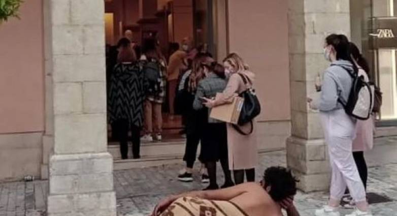 Πάτρα- ημίγυμνος