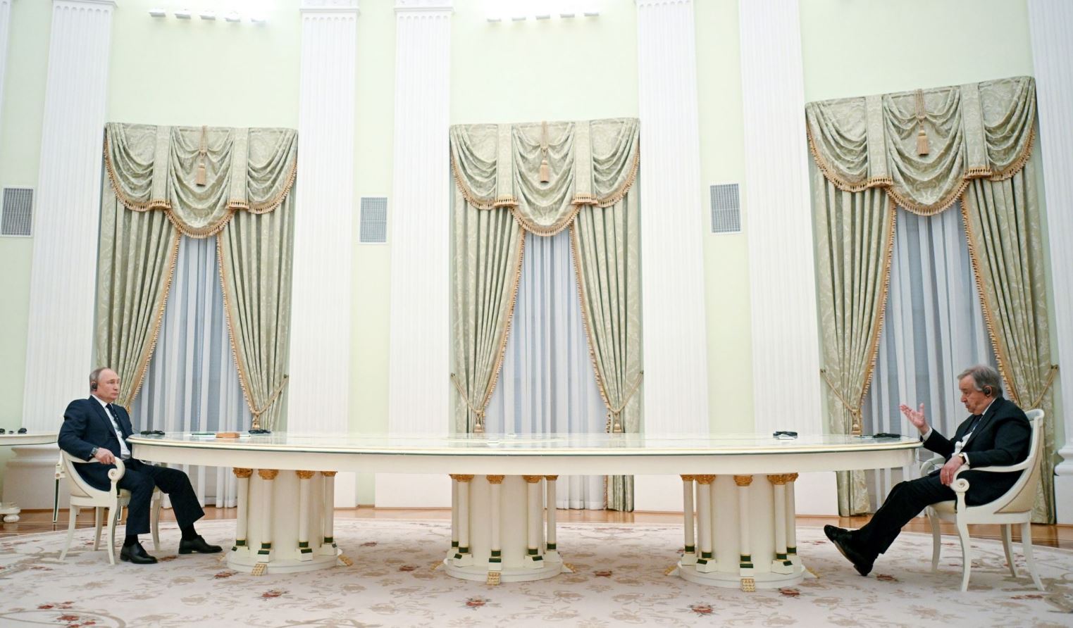 Βλαντίμιρ Πούτιν: Συναντήθηκε με τον γγ του ΟΗΕ στη Μόσχα – Επέστρεψε το μακρύ τραπέζι