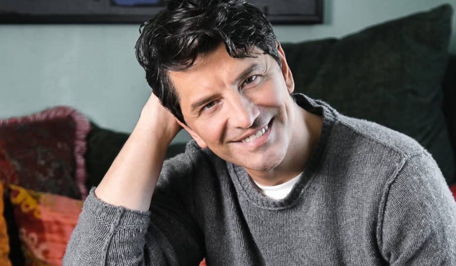 Σάκης Ρουβάς: Έβαψε με τα παιδιά του αυγά και μας τα δείχνει – “Εμείς βάλαμε την πινελιά μας”