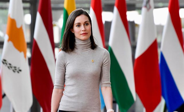 Σάνα Μάριν: Η «Σιδηρά Κυρία» της Φινλανδίας που μεγάλωσε με δύο μαμάδες – Γιατί αισθανόταν “αόρατη”