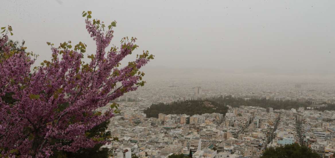 Ο καιρός την Μεγάλη Παρασκευή: Άνοδος της θερμοκρασίας και σκόνη – Πού θα βρέξει