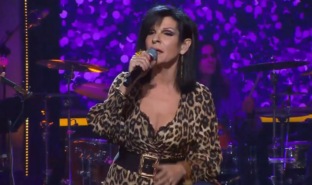 Chart Show: Συγκλονιστική ερμηνεία από τη Σοφία Βόσσου – “Λύγισε” η Δέσποινα Βανδή