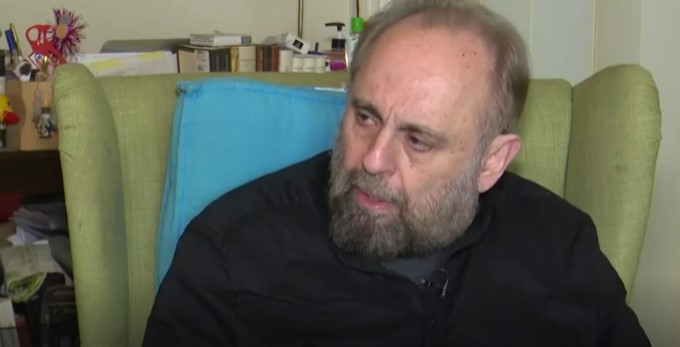 Ο Σωτήρης Χατζάκης εξομολογείται: “Έχω παρενοχληθεί από γυναίκα έντονα στο θέατρο”