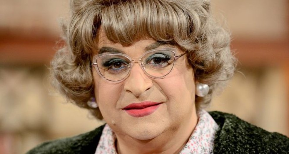 Μάρκος Σεφερλής: Τι απάντησε για τον πολυσυζητημένο ρόλο της “Χαρίκλειας” του “Super Mammy”