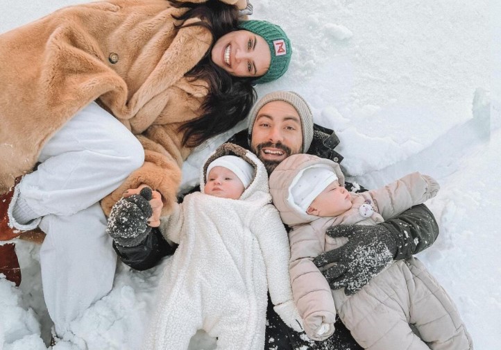 Σάκης Τανιμανίδης – Χριστίνα Μπόμπα: Πήγαν τις κόρες τους για baby swimming